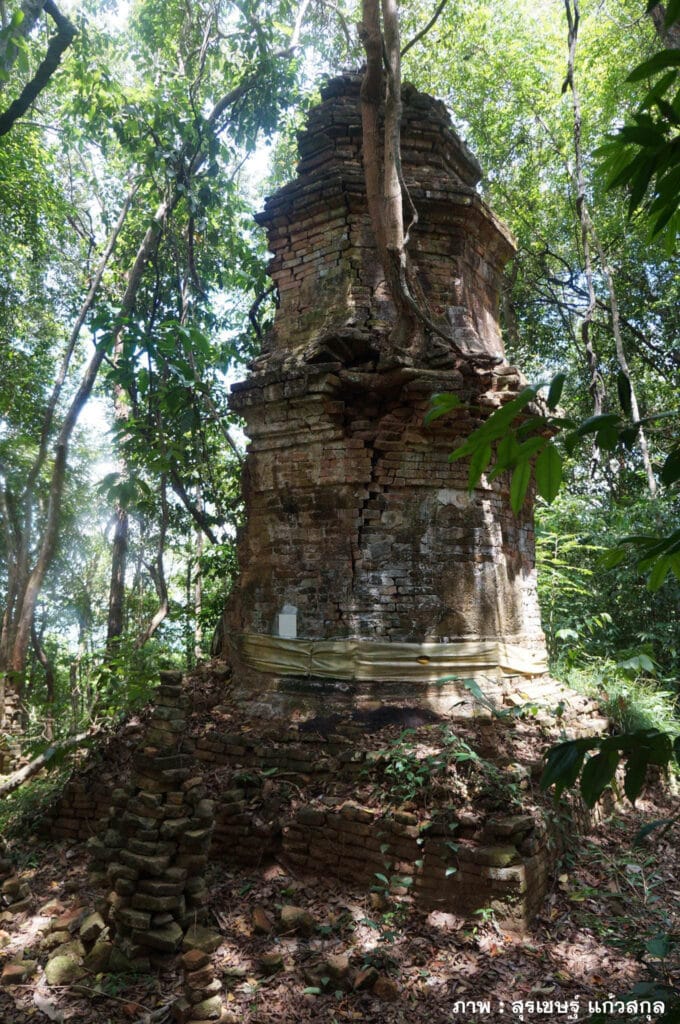 Read more about the article เจดีย์ปริศนาบนยอดเขานางเอ หลังสวนโมกขพลาราม อ.ไชยา จ.สุราษฎร์ธานี : อิทธิพลของเจดีย์สกุลช่างสุพรรณบุรีในภาคใต้ ?