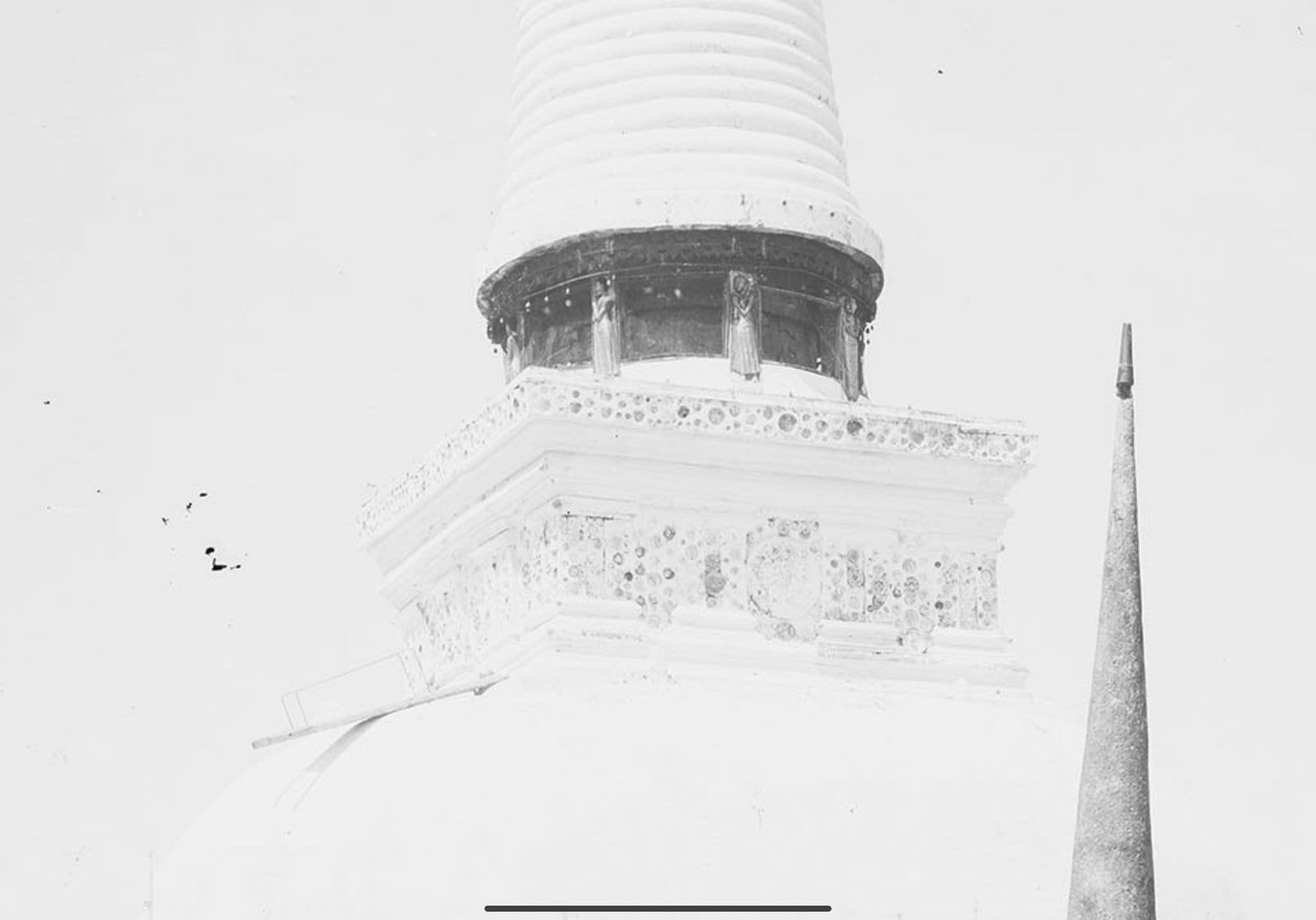 Read more about the article บัลลังก์พระบรมธาตุก่อนมีจานมาประดับมันเป็นยังไงซิ