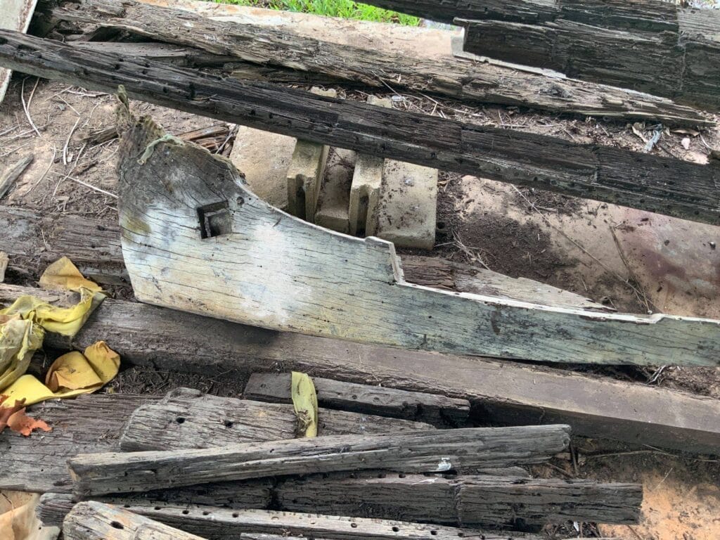 Read more about the article ซากเรือโบราณที่ตำบลทุ่ง อ.ไชยา จ.สุราษฎร์ธานี : #อาจจะเก่าถึงพุทธศตวรรษที่ 14 – 15 อายุเป็น 1000 ปีมาแล้ว ? ปรับปรุงจากหมายเหตุสนาม 12-02-2562