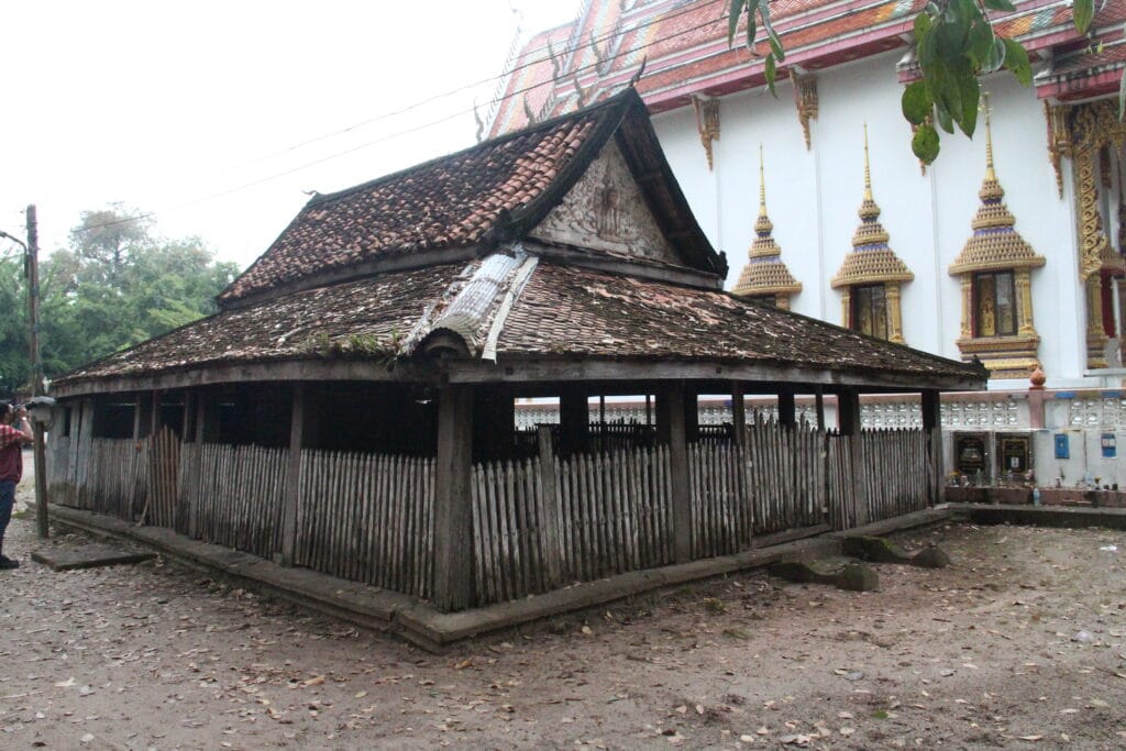 Read more about the article วัดแดงเชิงเขาพระบาท เชียรใหญ่ นครศรีธรรมราช