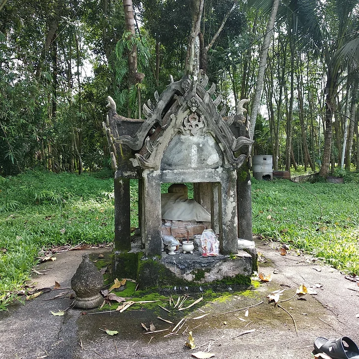 Read more about the article แม่ยายบ้านโพธิ์ เจ้าที่แขกในรูปปราสาทยอดเจดีย์ ฯลฯ