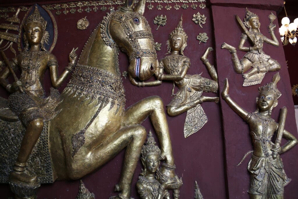 Read more about the article ประติมากรรมพญามารในวิหารพระทรงม้า