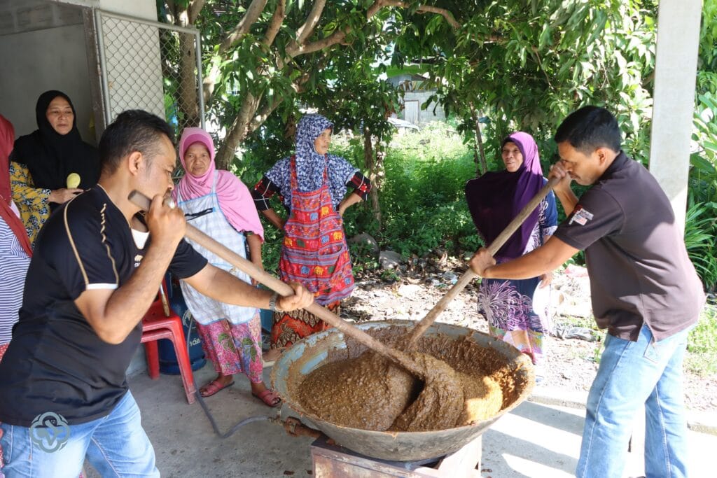 Read more about the article ข้าวเปียกซูหรา : ขนมแห่งการรำลึกของมุสลิมบ้านโคกข่อย