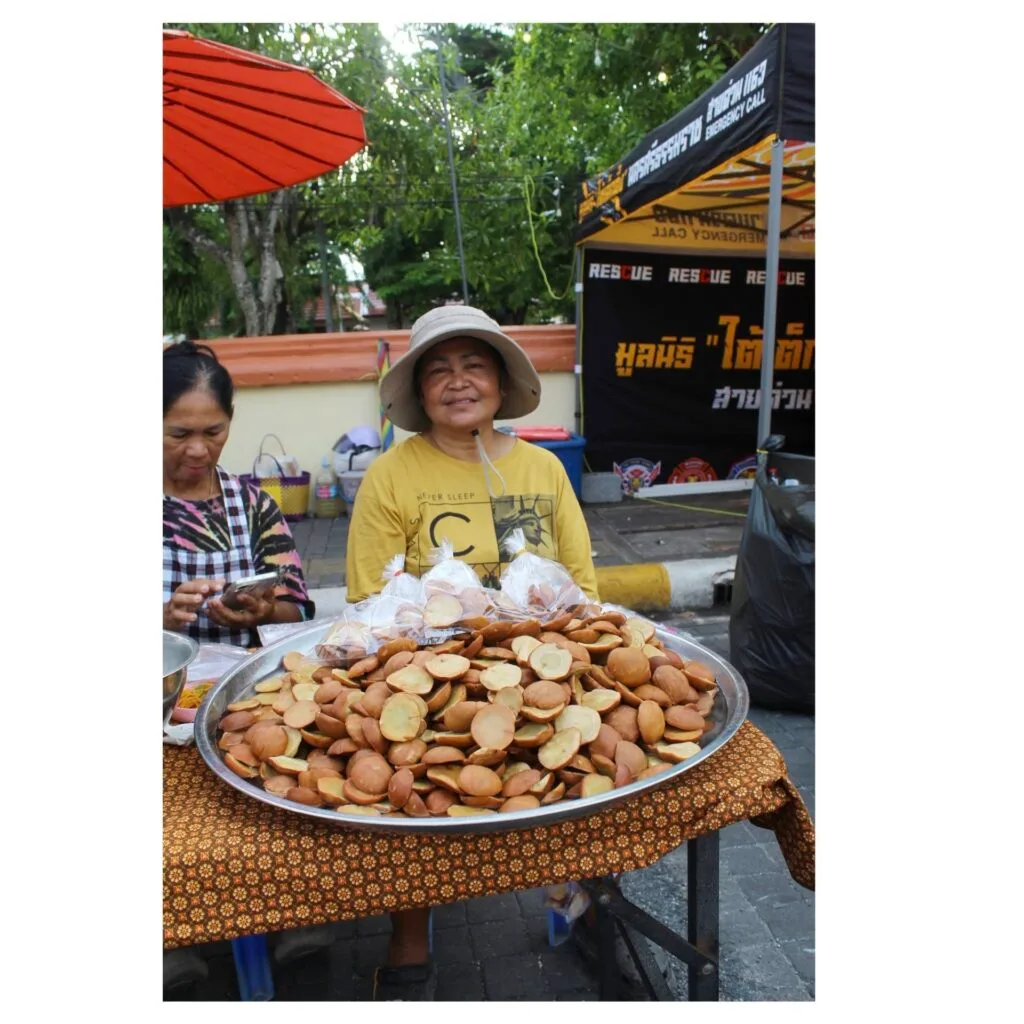 Read more about the article จาก “กลิ่นฉุนที่ขยาด” สู่ “ขนมหวานสุดอร่อย” : ตามรอยรสชาติลูกเนียงต้ม 9 ชั่วโมงที่นครศรีธรรมราช