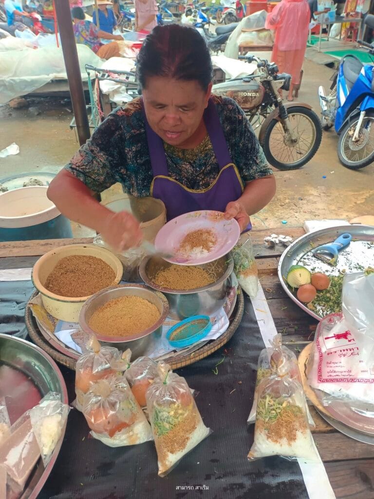 Read more about the article ข้าวยำน้ำเคย : อาหารอัตลักษณ์แห่งคาบสมุทรสทิงพระ สงขลา