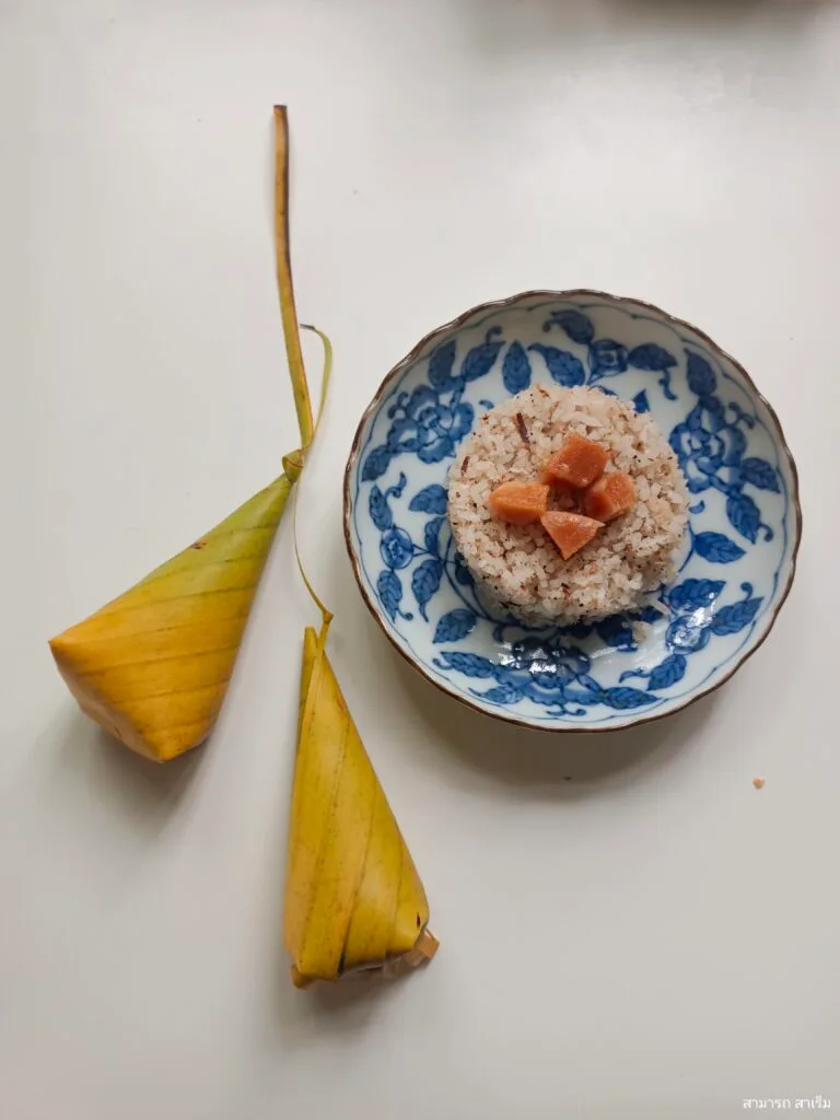 Read more about the article “ข้าวคั่วพร้าว” : อาหารในความทรงจำจากครัวบ้านขนาบนาก