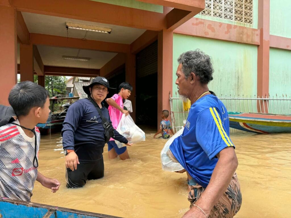 Read more about the article ขอความเมตตา…ร่วมฟื้นฟู “โรงเรียนแขก” บ้านควน (ม.5 ต.คูเต่า) หลังวิกฤตน้ำท่วมหาดใหญ่