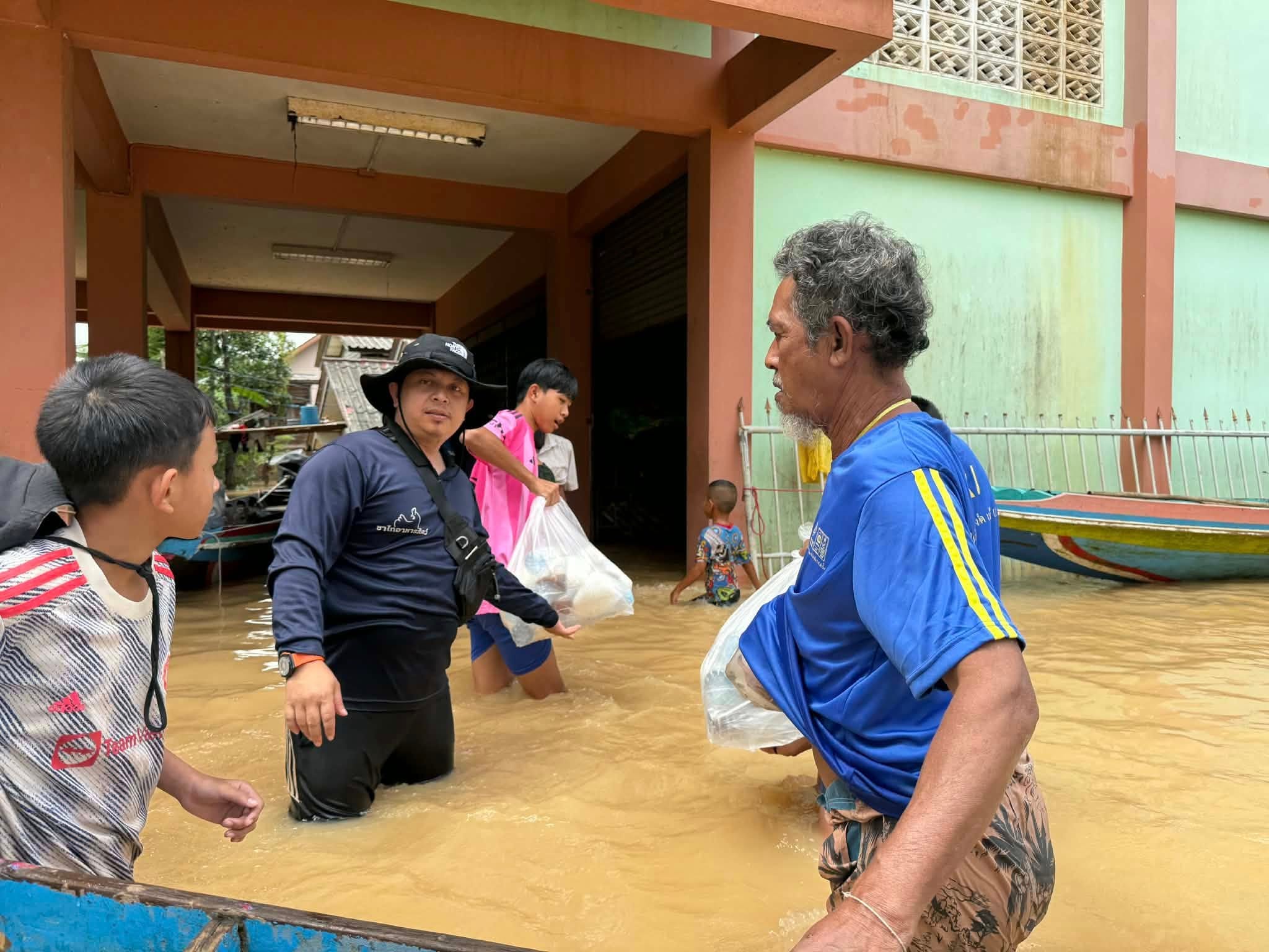 Read more about the article ขอความเมตตา…ร่วมฟื้นฟู “โรงเรียนแขก” บ้านควน (ม.5 ต.คูเต่า) หลังวิกฤตน้ำท่วมหาดใหญ่