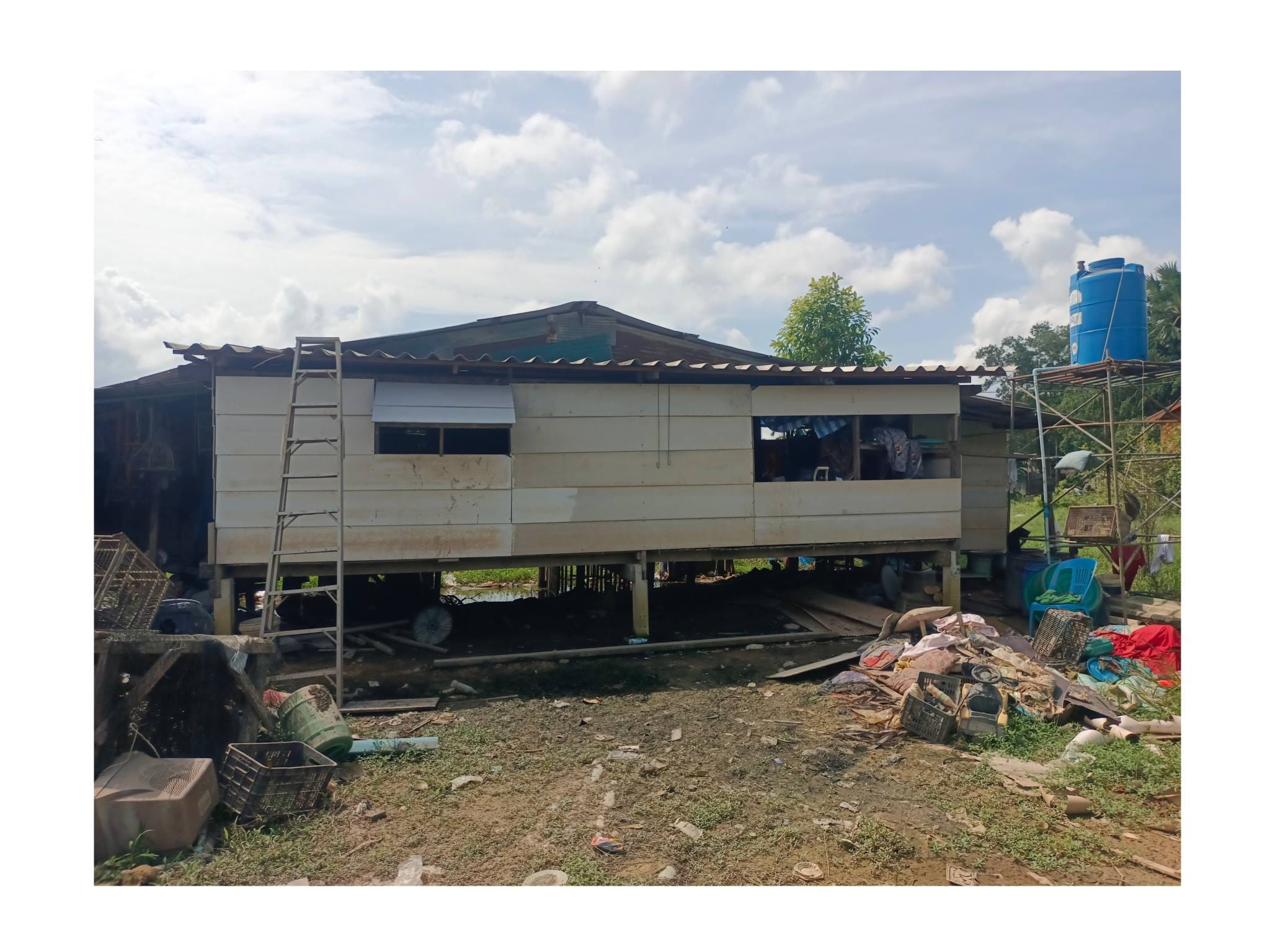 Read more about the article วอนเมตตาต่อลมหายใจ 8 ชีวิตน้อยๆ ที่ปลายน้ำหาดใหญ่ : เมื่อชุดนักเรียนลอยหายไปกับสายน้ำ