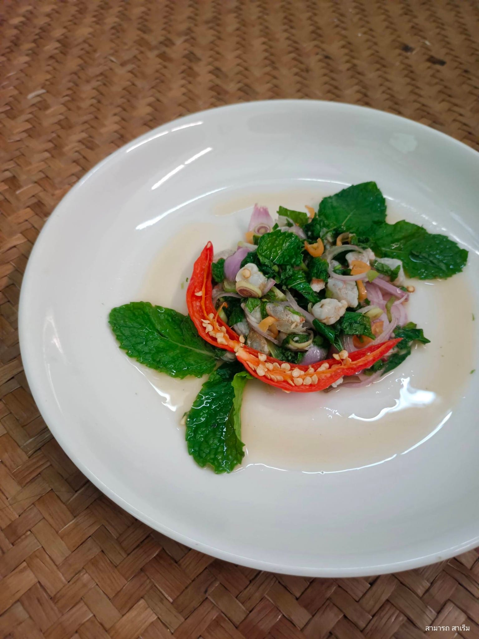บันทึกรสชาติ : ยำกุ้งดิบกับใบมะเงาะ