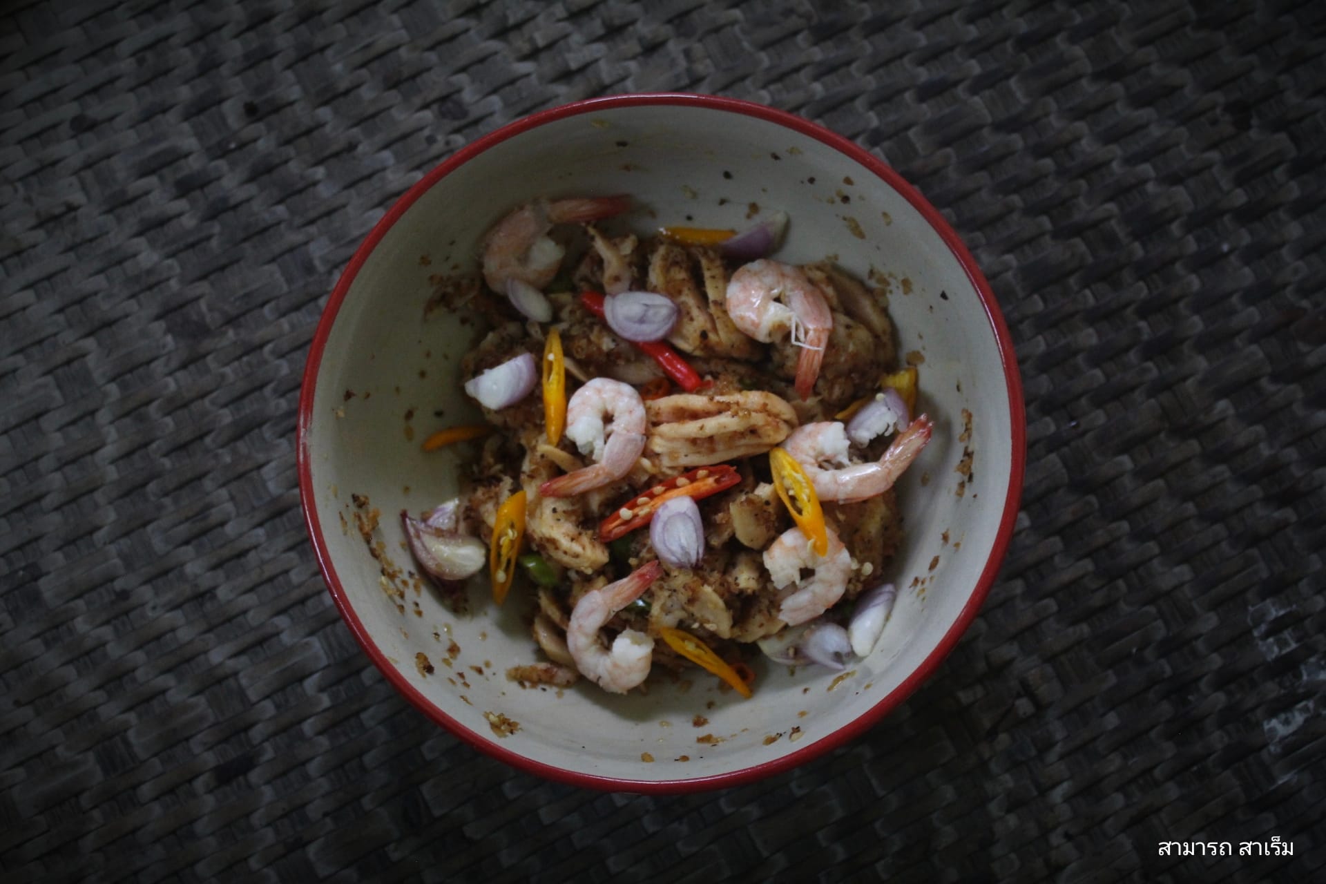 ส้มท้อนบ้านหมกไฟ: ภูมิปัญญาลดฝาดในชามยำสูตรยายสมบูรณ์ เรืองขนาบ