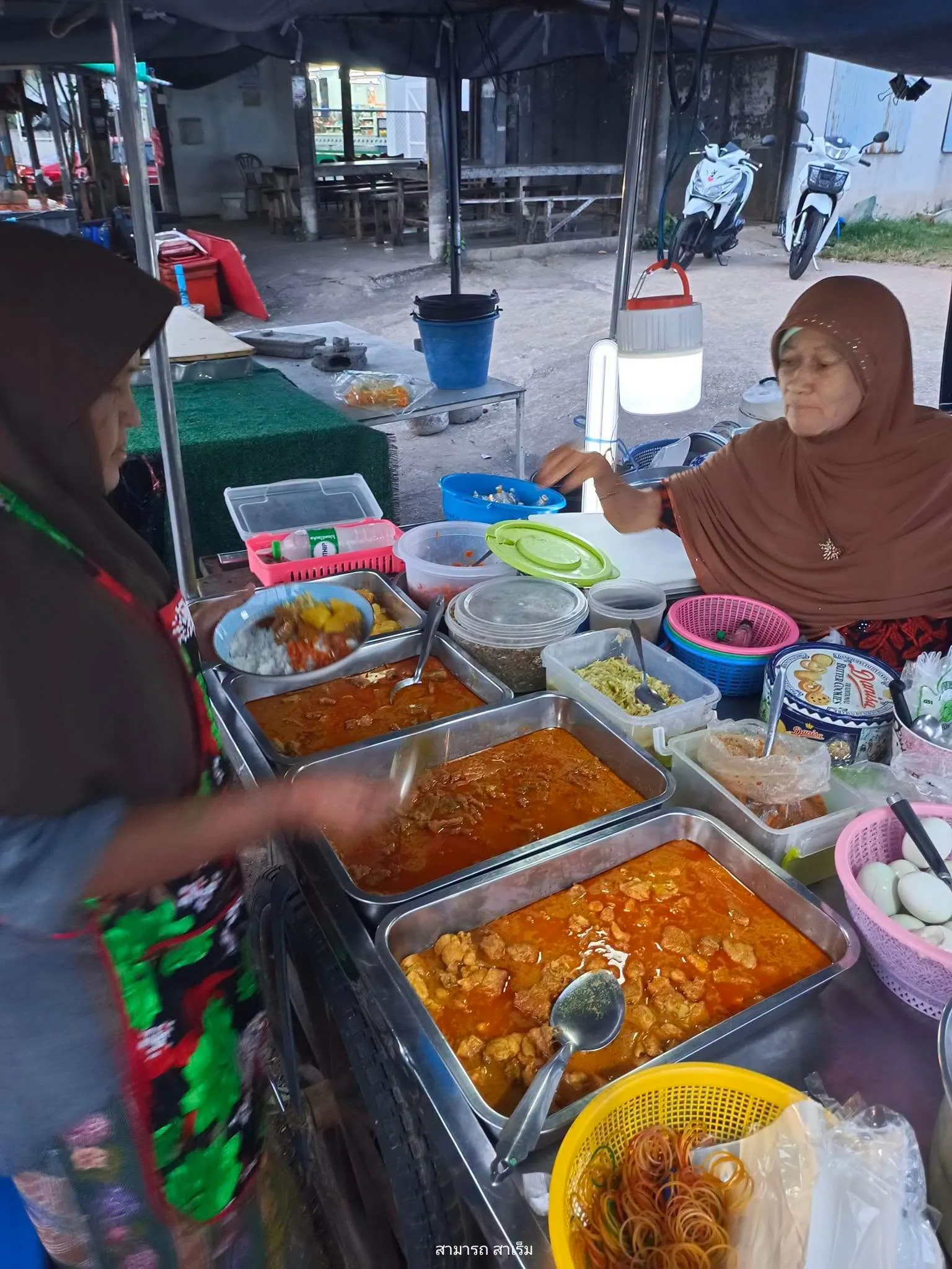 รุ่งเช้า ชวนกินอาหารจานโบราณที่บ้านหัวเขา: ข้าวมันแกงหรือข้าวมันแกงไก่