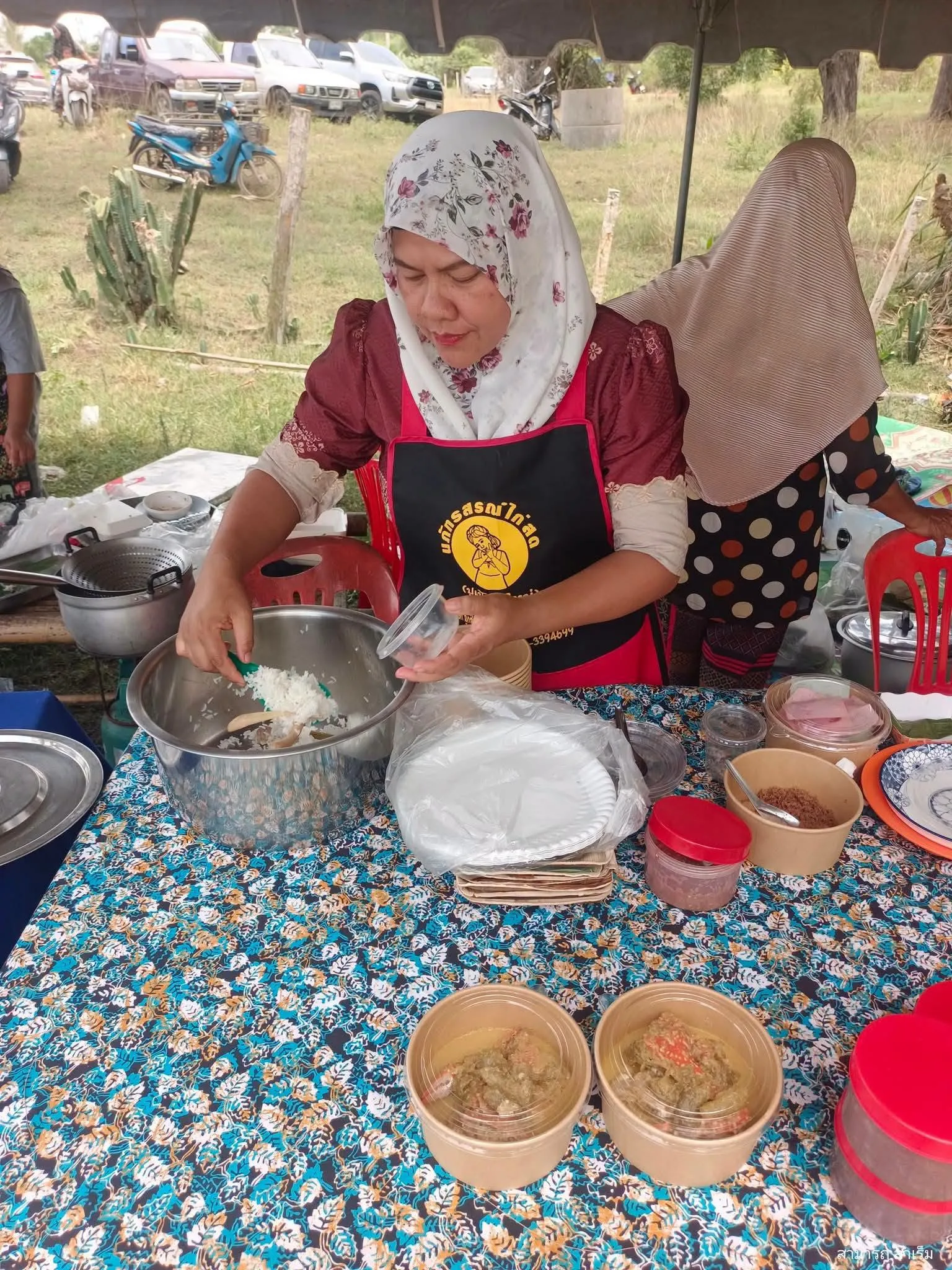ข้าวมันแกงปู: รสมือนิ นูรี โต๊ะกาหวี คนบ้านบ่อโชน ตำบลสะกอม อำเภอจะนะ จังหวัดสงขลา