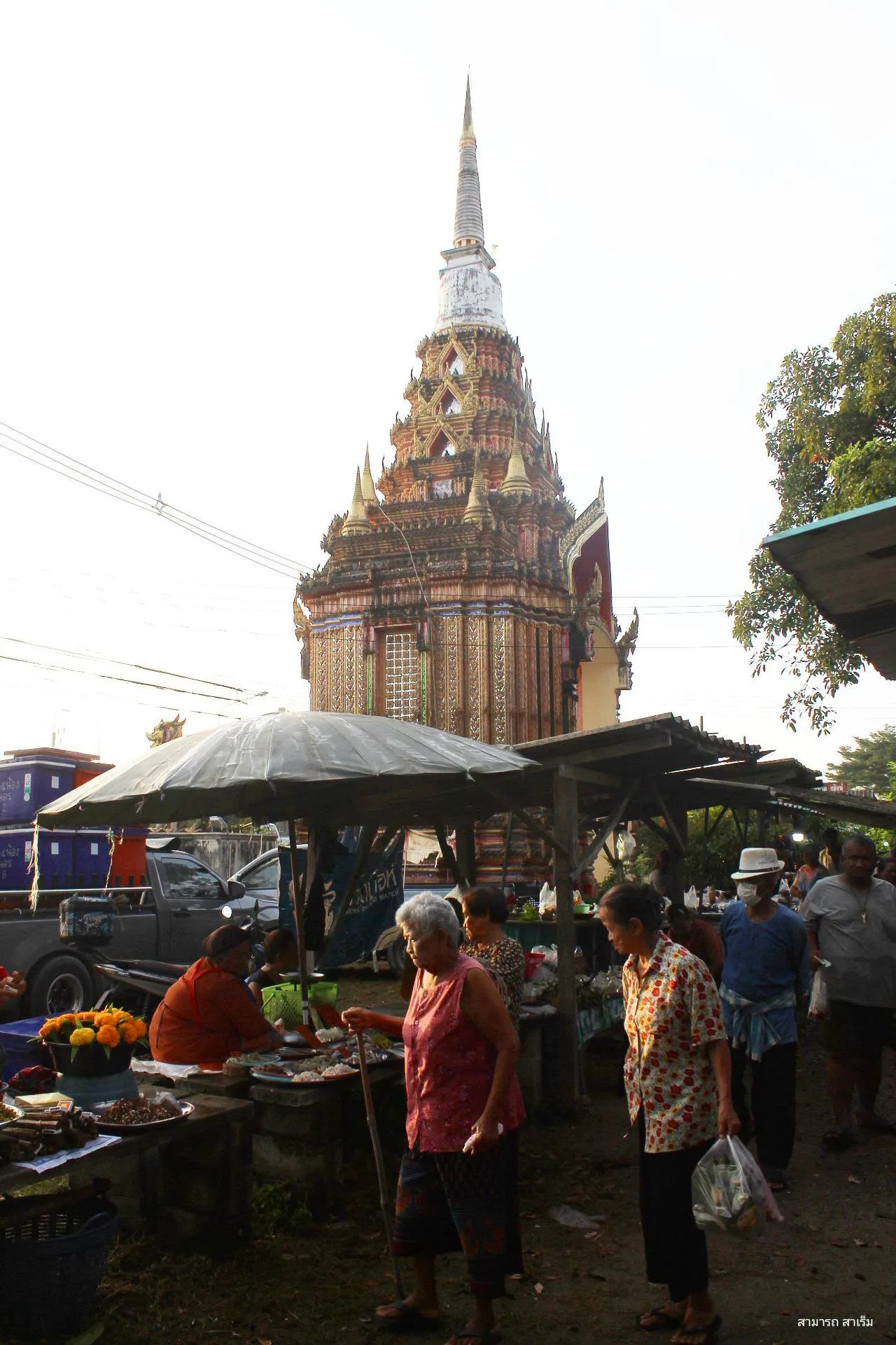 เดินหลาดกับสามารถ: ตลาดนัดเช้าวันอาทิตย์วัดพังสิงห์